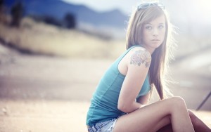 Girl in shorts with tat