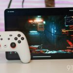 Stadia-iPad-iPhone-controller.jpg
